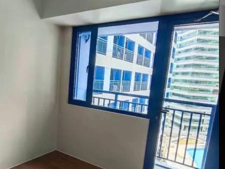 Ready for Occupancy 1br w/ balcony condo in Makati - Air Residences