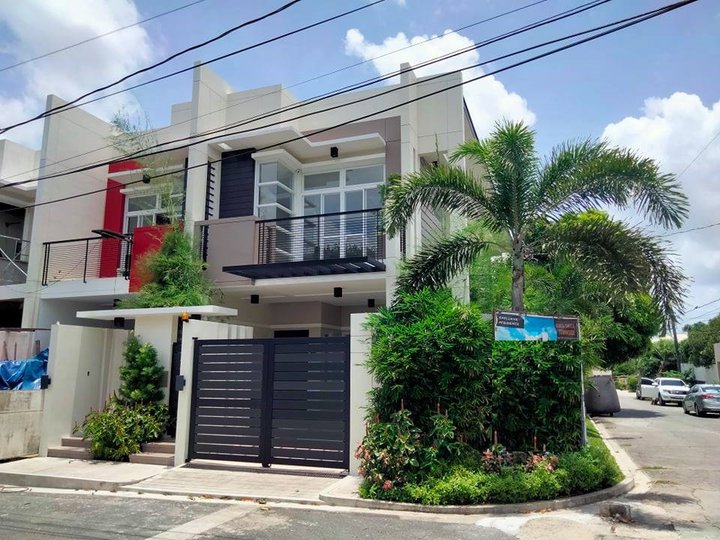Modern Type House and Lot In Pilar Village Las Pinas City