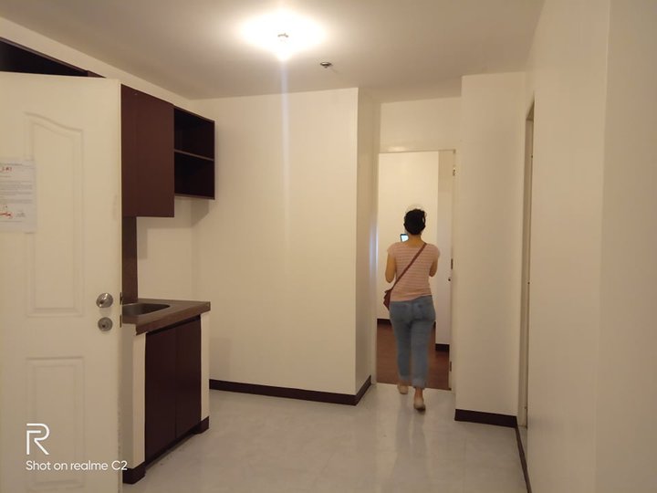 2 Bedroom for Rent in Victoria Station 1 EDSA Kamuning Quezon City