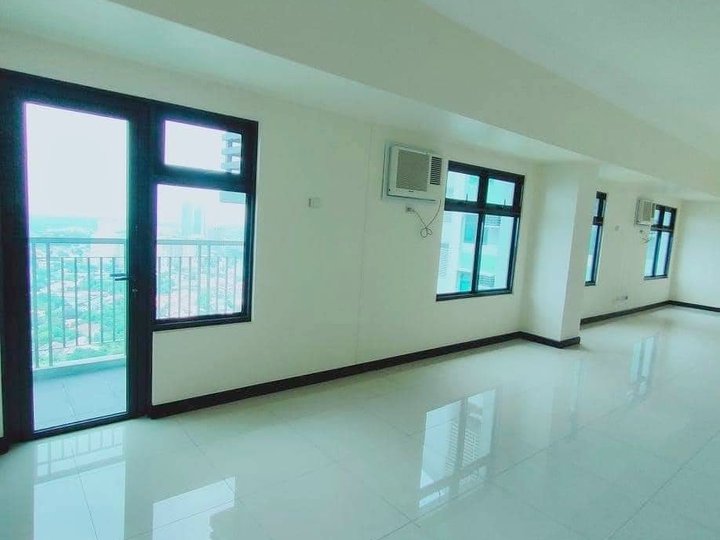3BR Penthouse Condo Unit For Sale in New Manila QC