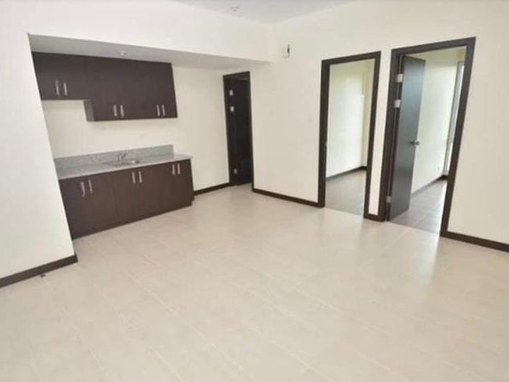 RFO 38.00 sqm 2-bedroom Condo Rent-to-own in Makati San Lorenzo Place