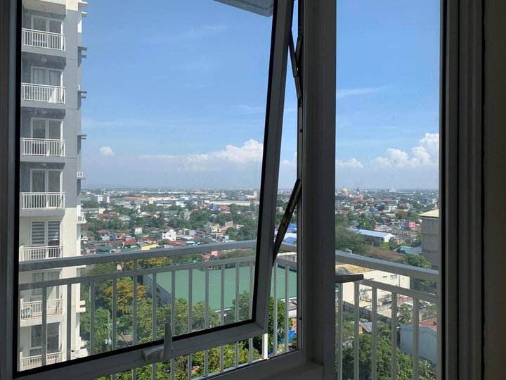 Resort Type Condo in Pasig along C5 for only 25K Month 2-BR with bal