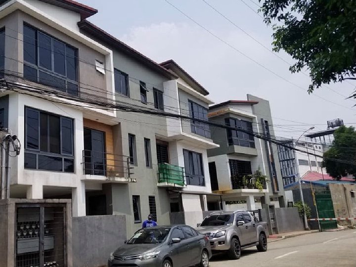 For Sale Ready for Occupancy Townhouse with 3 BR/2 Car Garage in QC