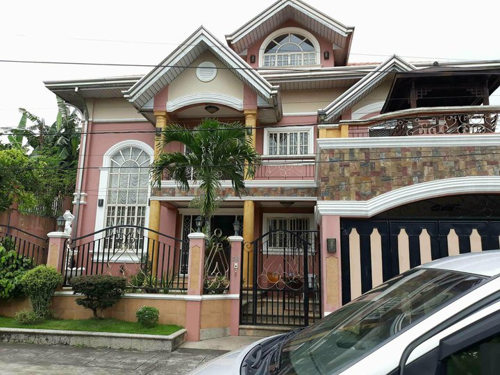 3 Storey House and Lot for Sale in Tagaytay City Cavite