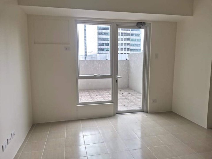1-BR 43.5 sqm with Patio RFO in Mandaluyong connected to MRT Boni