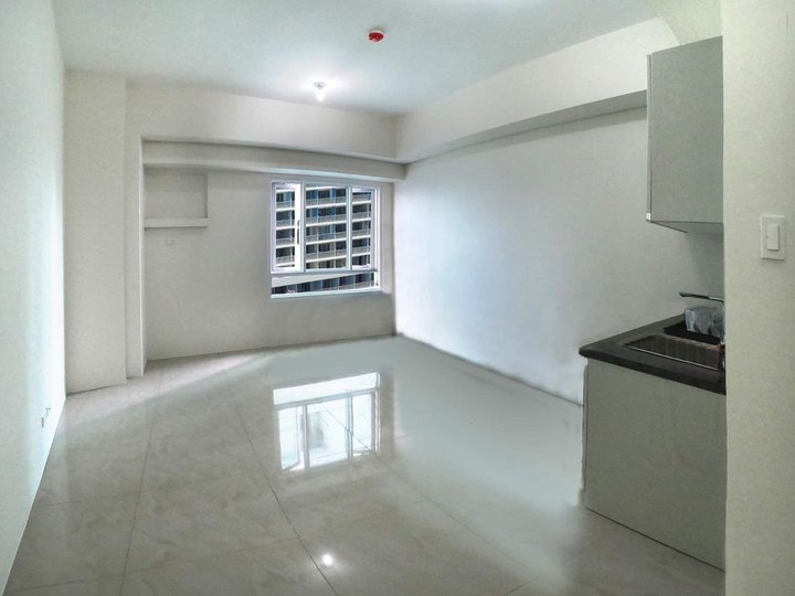 Studio Unit with Parking for Rent and Sale in The Beacon Makati City