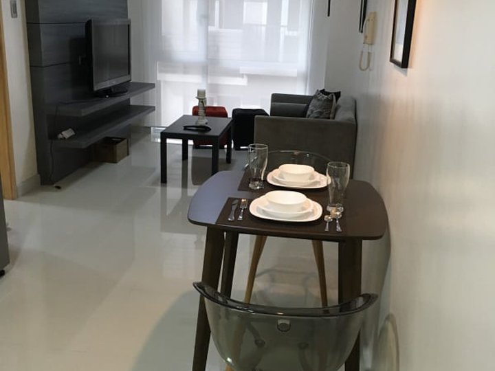1 Bedroom Unit with Parking for Rent in Signa Residences Makati City