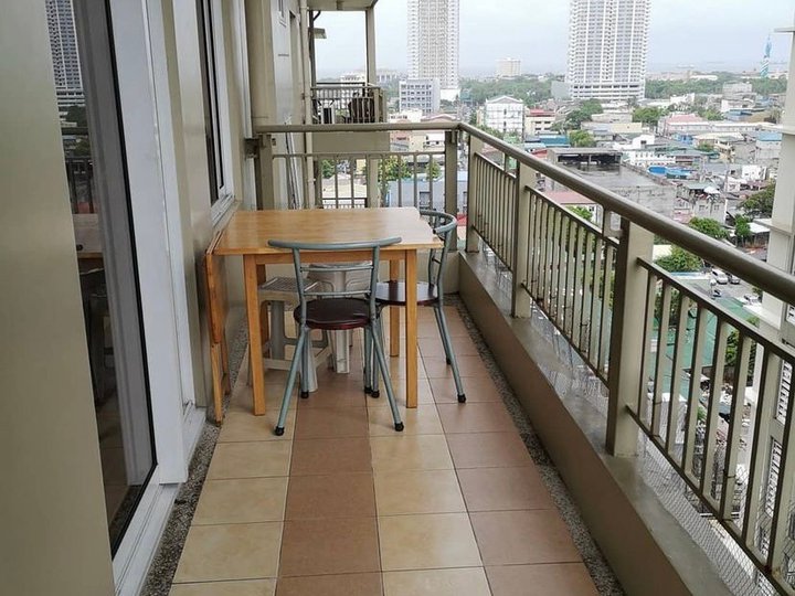 1 BR in La Verti Residences near DLSU with balcony for lease