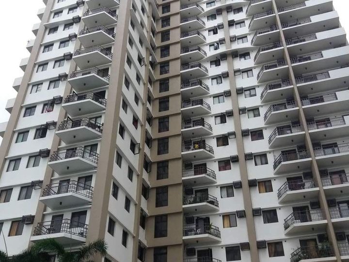 Foreclosed 48sqm 2BR Condo For Sale in Cypress Tower Taguig near BGC