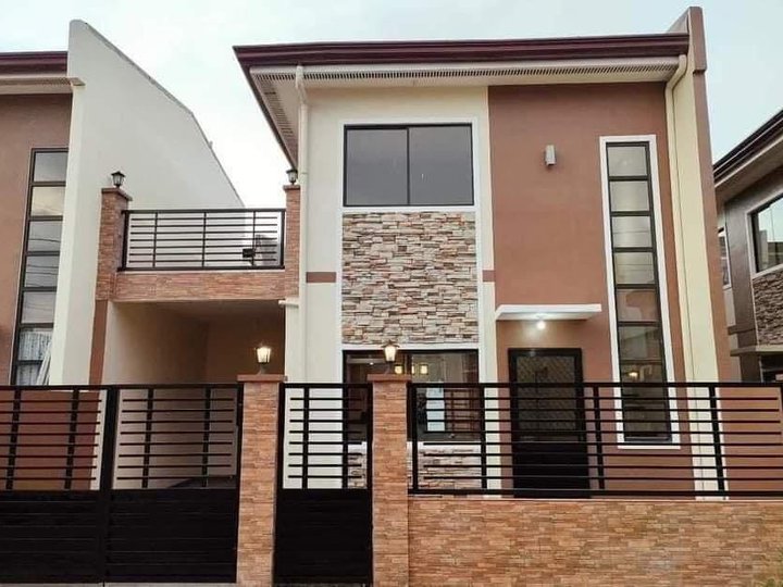 13K MONTHLY DOWNPAYMENT! SINGLE ATTACHED HOUSE AND LOT HERE IN CAVITE