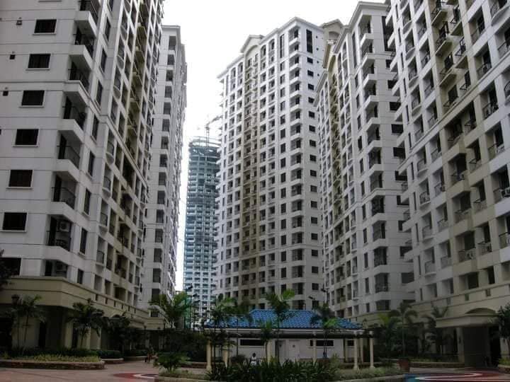 Foreclosed BGC Forbeswood Heights 36sqm 1BR Condo For Sale Taguig