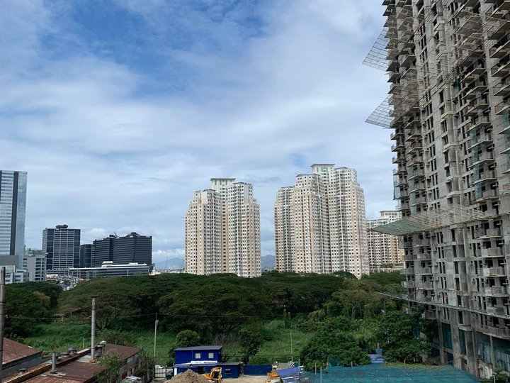 Condo in Ortigas CBD P14,000 month 1-BR 27 sqm with NO DOWN PAYMENT