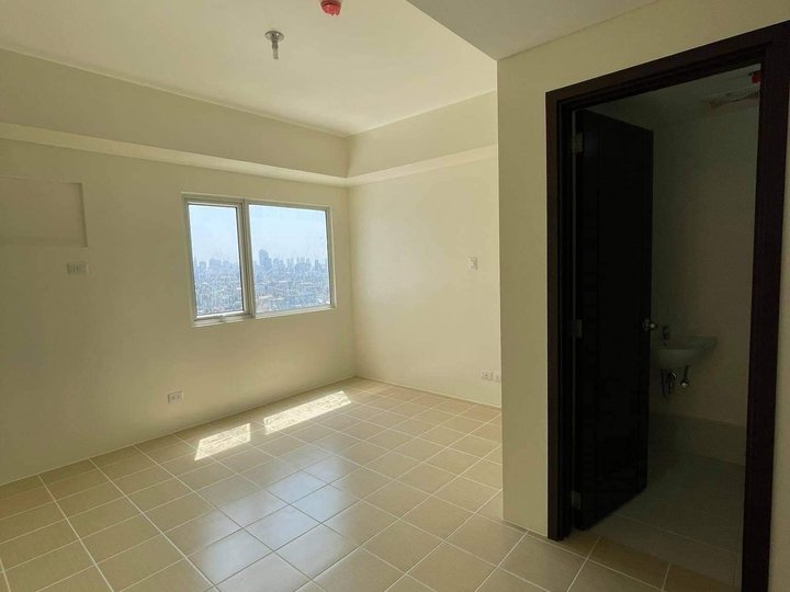 10K MONTHLY Studio 26sqm 2024 UNIT TURN OVER in MANDALUYONG CITY NO DP