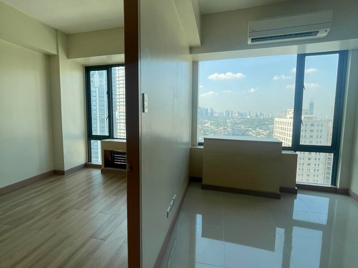 Foreclosed Eastwood Park Residences 61.00 sqm 1-bedroom Condo For Sale