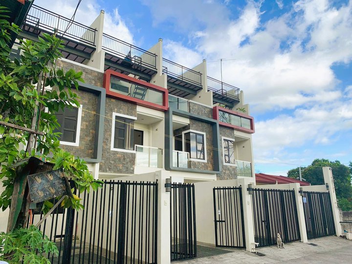 4-bedroom Townhouse For Sale in Taytay Rizal (Overlooking)