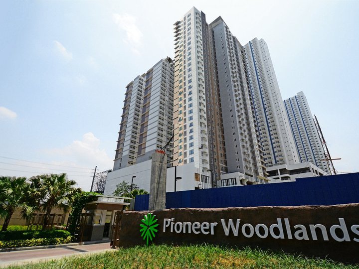 Studio Unit for Rent in Pioneer Woodlands Mandaluyong City