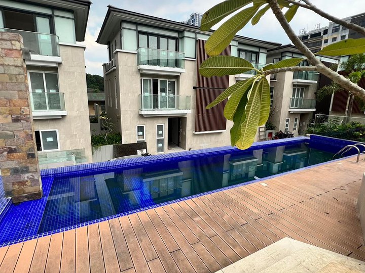 For Sale 5BR Private Villa in New Manila