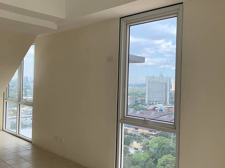 Ready to Move In Penthouse in Pasig Ortigas for only 25K per month.