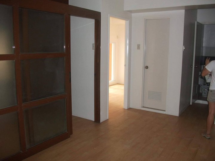 2 Bedroom Condo With Parking For Sale in Mandaluyong