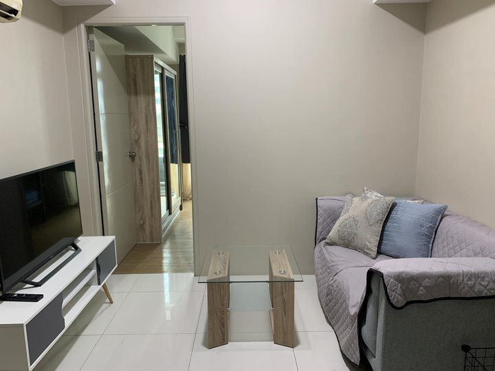 Furnished 1 Bedroom with balcony for Sale in Salcedo Square Makati