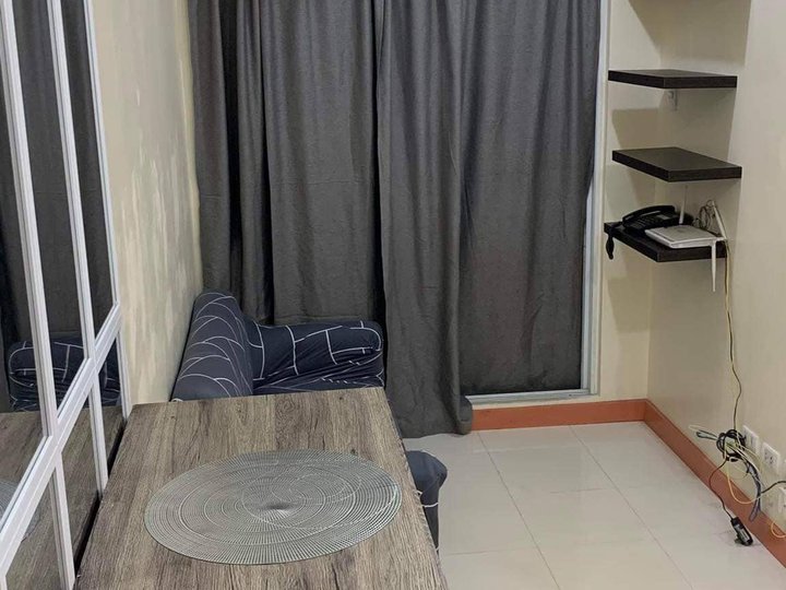 1 Bedroom Unit with Balcony for Sale in Zinnia Towers Quezon City