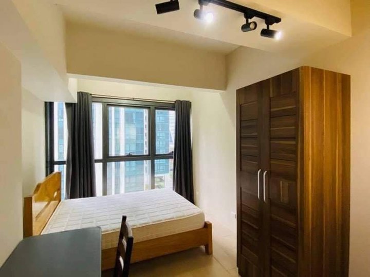 For Rent: Uptown Ritz Residences