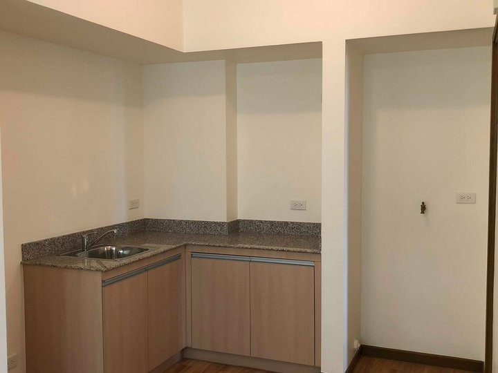 Pasay condominium Ready for occupancy palm beach west 2bedroom condo