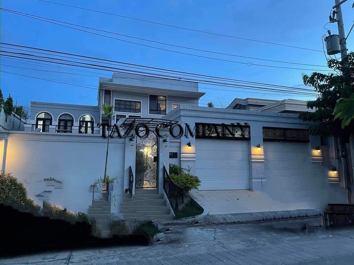 8-bedroom House For Sale in Multinational village Paranaque
