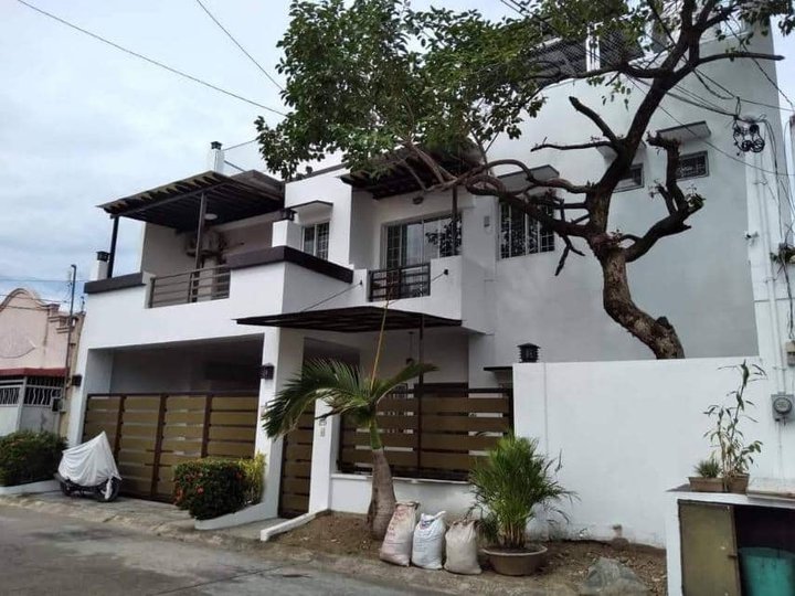2-Storey House with Roof deck For Sale in BF Homes Paranaque