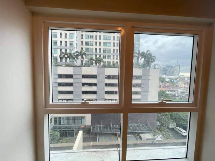 Condo 1-BR w/ balcony Rent to Own in grand central park near BGC