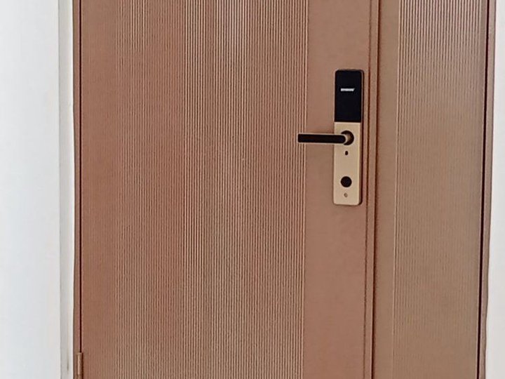 Stunning Penthouse Apartment With High Ceiling image