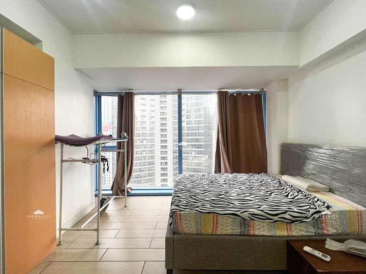 Studio Unit For Sale in Makati at Three Central GOOD BUY!