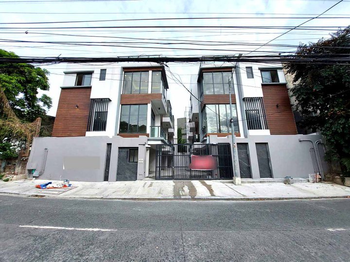 4-bedroom w/ roofdeck  townhouse For Sale in Diliman Quezon City