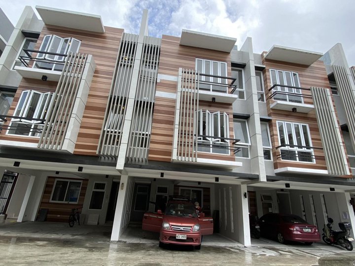 Townhouse in Congressional near Tandang Sora Quezon City