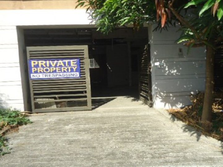 Foreclosed 3-bedroom Single Detached House For Sale in Fairview Quezon City