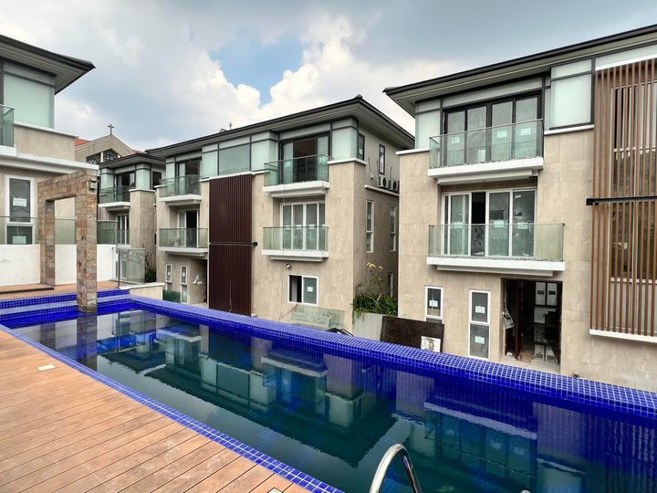99.9M - Private Villa with 5BR in New Manila for Sale