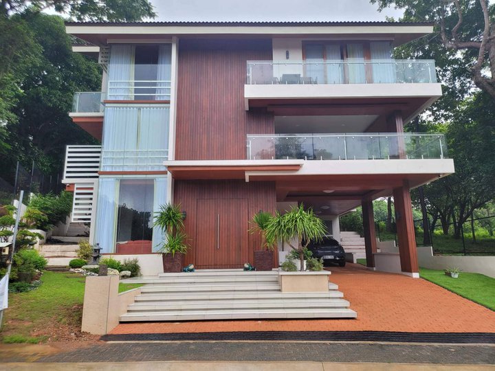 Brand New Aesthetically Pleasing House and Lot For sale in Anvaya Cove