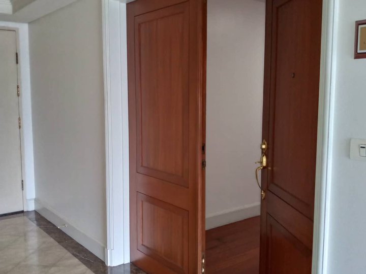 330 sqm 3-bedroom Condo For Rent ONE ROXAS TRIANGLE in Makati