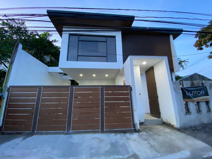 2-Storey Modern Smart Home For Sale in BF Homes Paranaque