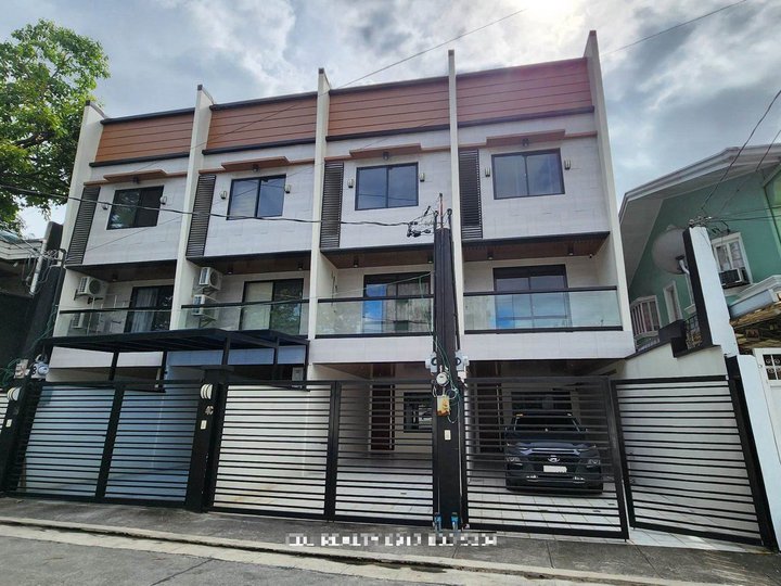 260 sqm - Townhouse FOR SALE in Tandang Sora QC