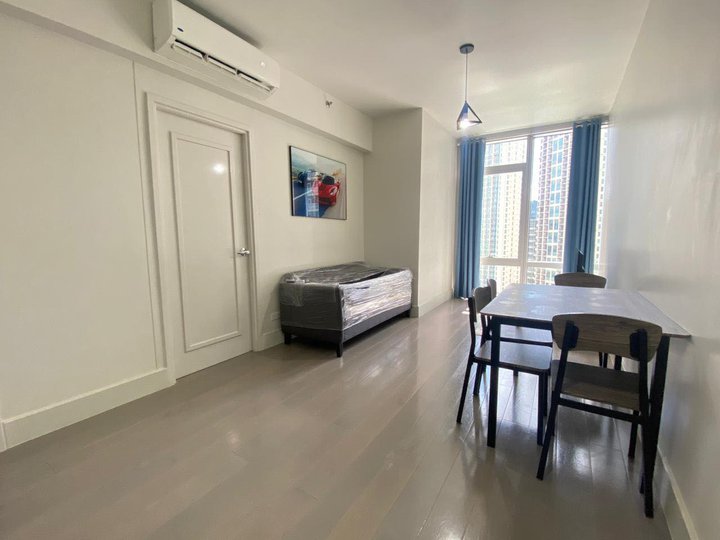 FOR RENT 1 BEDROOM WITH PARKING AT PRORCENIEUM ROCKWELL 54 SQM