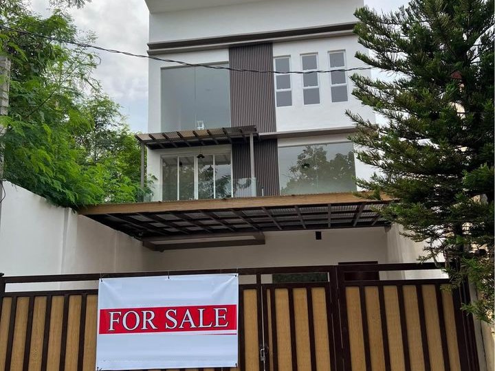 3-Storey Modern  House for Sale in BF Resort Village Las Pinas