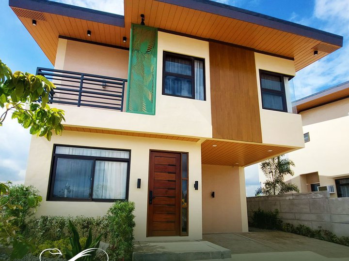 5-bedroom Single Detached House For Sale in Periveo Lipa City Batangas