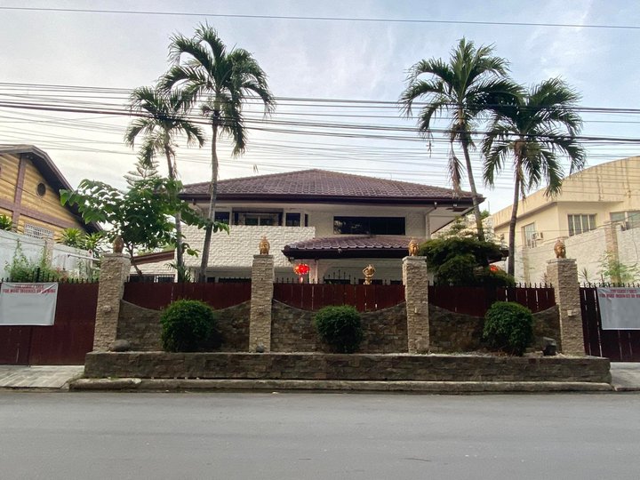 Sale or Rent: Bungalow House with Pool in Multinational Paranaque