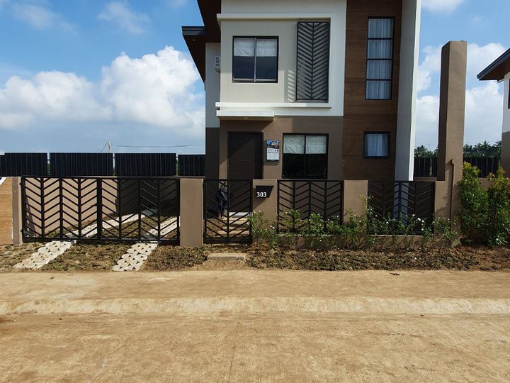 Chartland 3-bedroom Single Attached House Near Twin lakes Tagaytay
