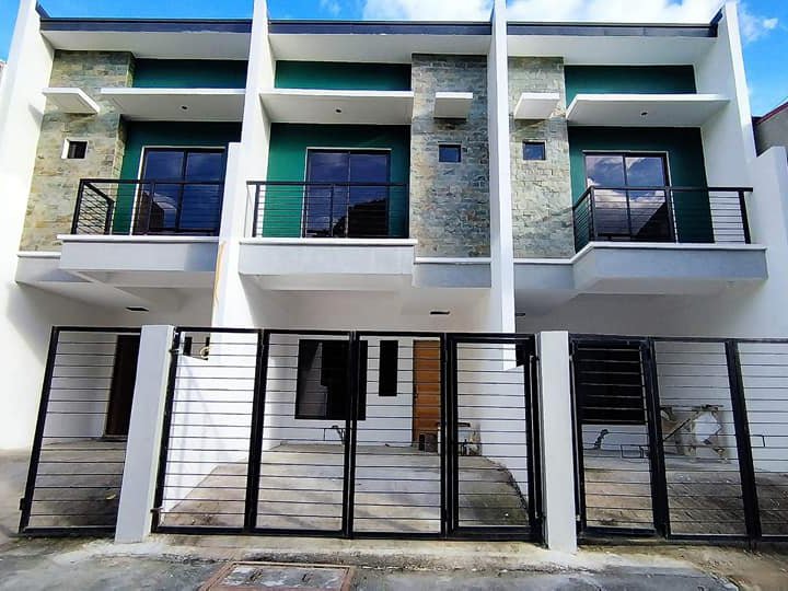 3BR Townhouse For sale in camella 5 naga road las pinas