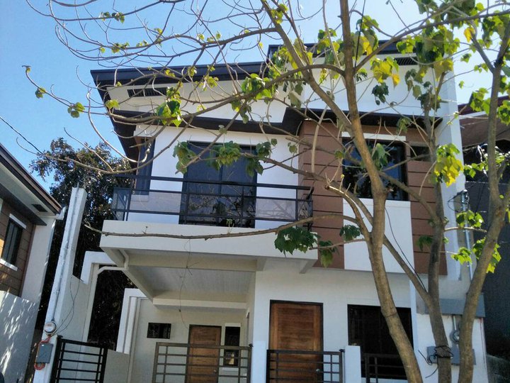 3-bedroom Single Detached House For Sale in Fairview Quezon City