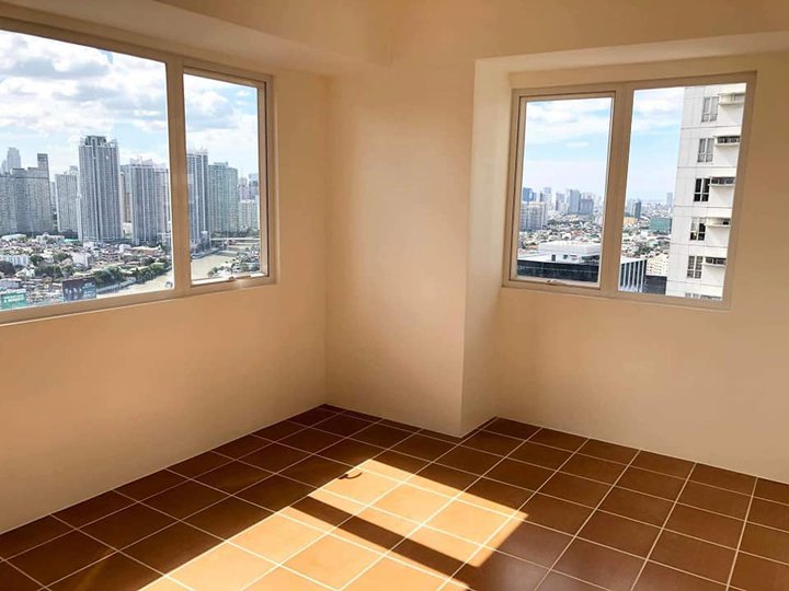 Condo For Sale in Mandaluyong Metro Manila 60,000 DP 600,000