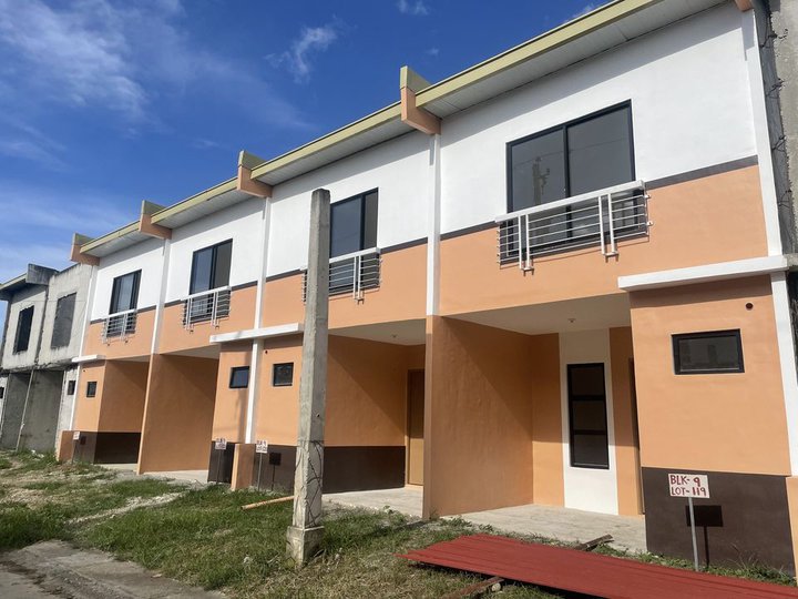 2 BR END UNIT TOWNHOUSE FOR INVESTMENT IN BARAS RIZAL