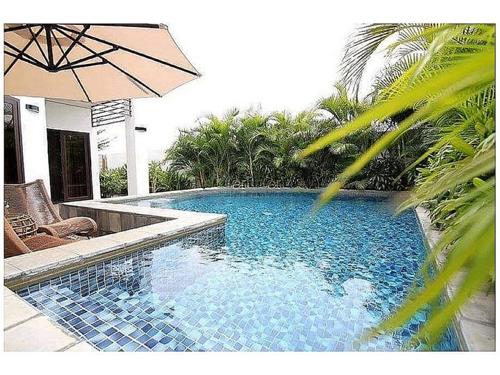 4-bedroom House with Swimming Pool For Sale in Amara, Liloan Cebu